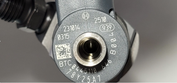 BOSCH COMMON RAIL DIESEL INJECTOR 0445 110 646 / 0445110646 Ex - Image 3